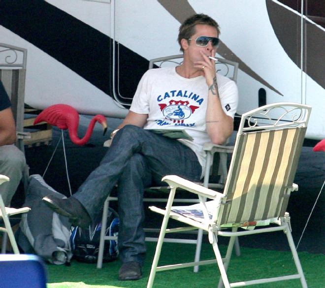 Brad Pitt spotted smoking