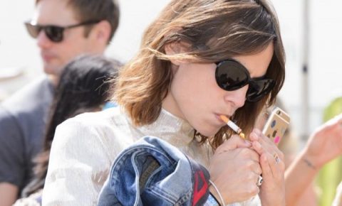 Top 60 Most Shocking Celebrity Smokers - Page 29 of 60 - Taddlr