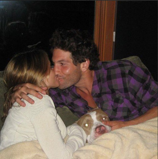 Erin Bernthal kissing with Jon Bernthal