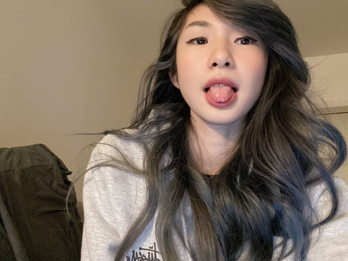 Leena Xu tongue