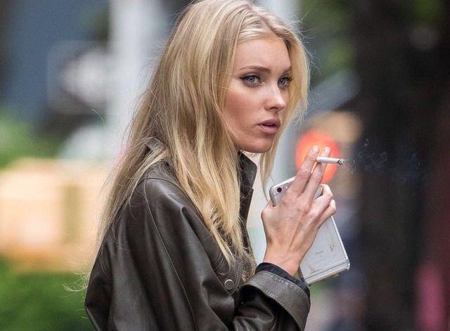 Top 60 Most Shocking Celebrity Smokers - Page 12 of 60 - Taddlr